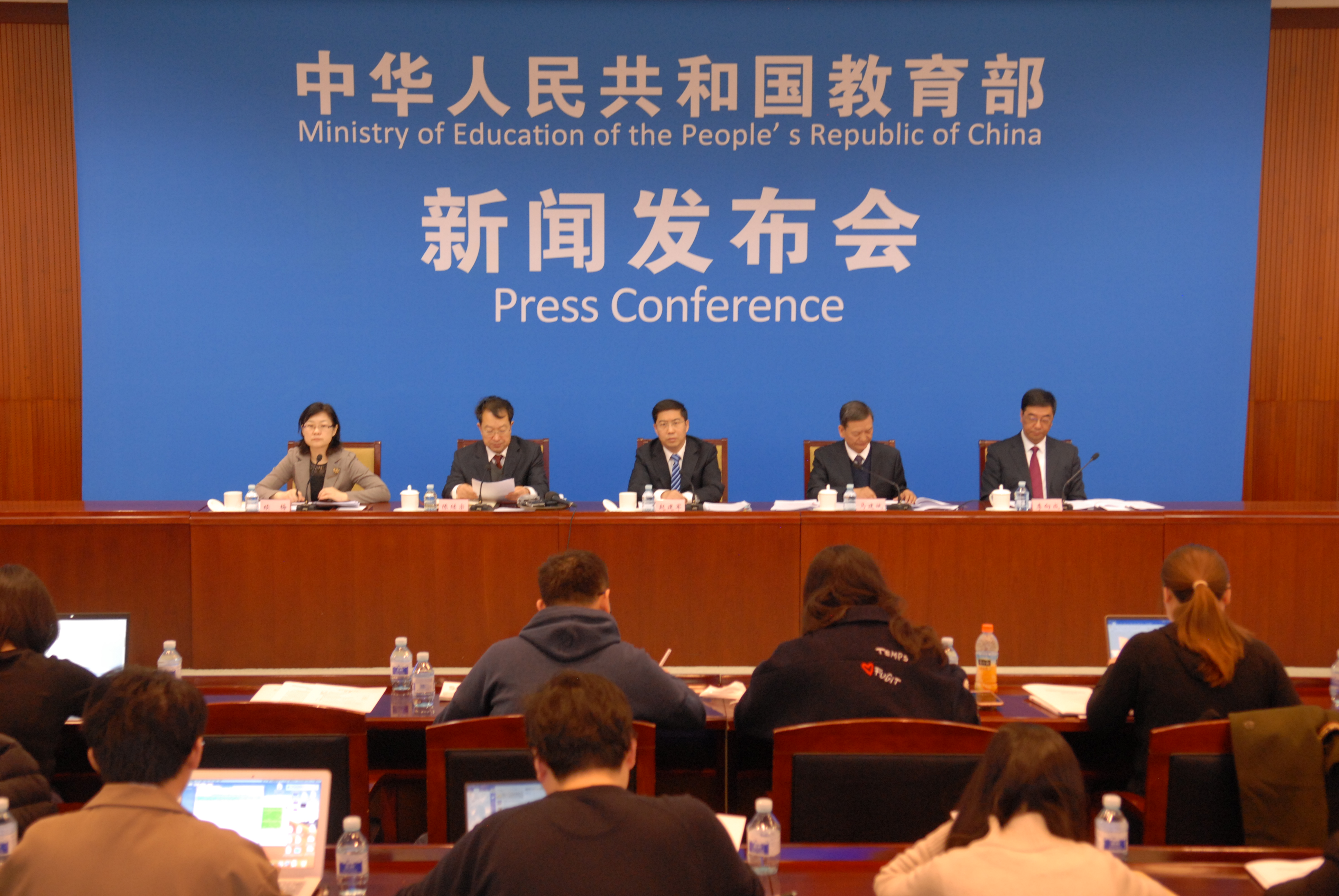 西班牙的防守题目:怎么厘正